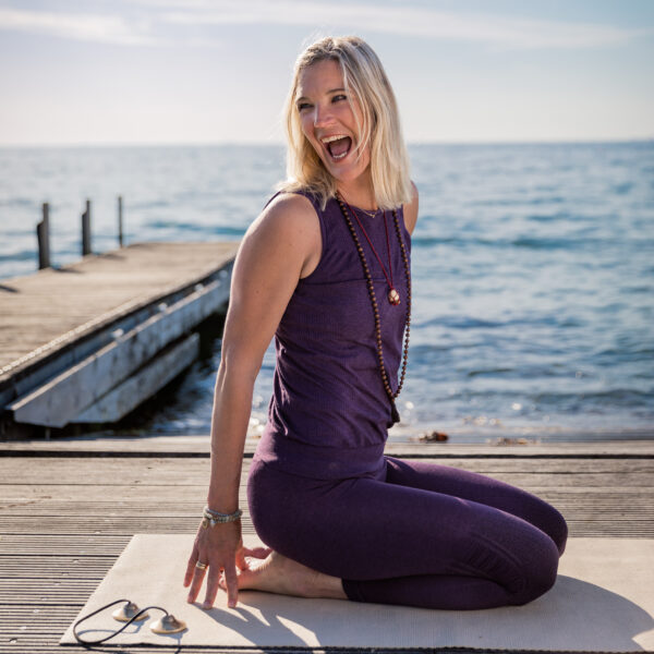 Yoga med Louise Juel Severin ved havet